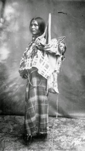 1880s-shoshone-woman-and-child